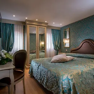 https://hotel-ca-marinella.hotelinveneto.com
